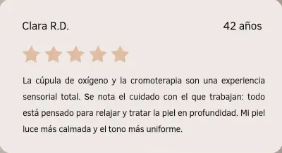 Tarjeta con reseña de Clara R.D. sobre su experiencia con el tratamiento Orchidée Royale en Depidi.