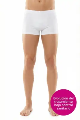 Parte inferior del cuerpo masculino como referencia a depilación láser de piernas.